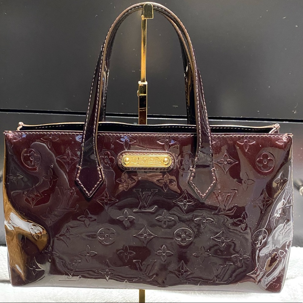 Louis Vuitton - Picture 2 of 15